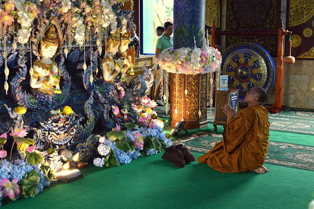 Wat Rong Seur Ten (Blue Temple) 